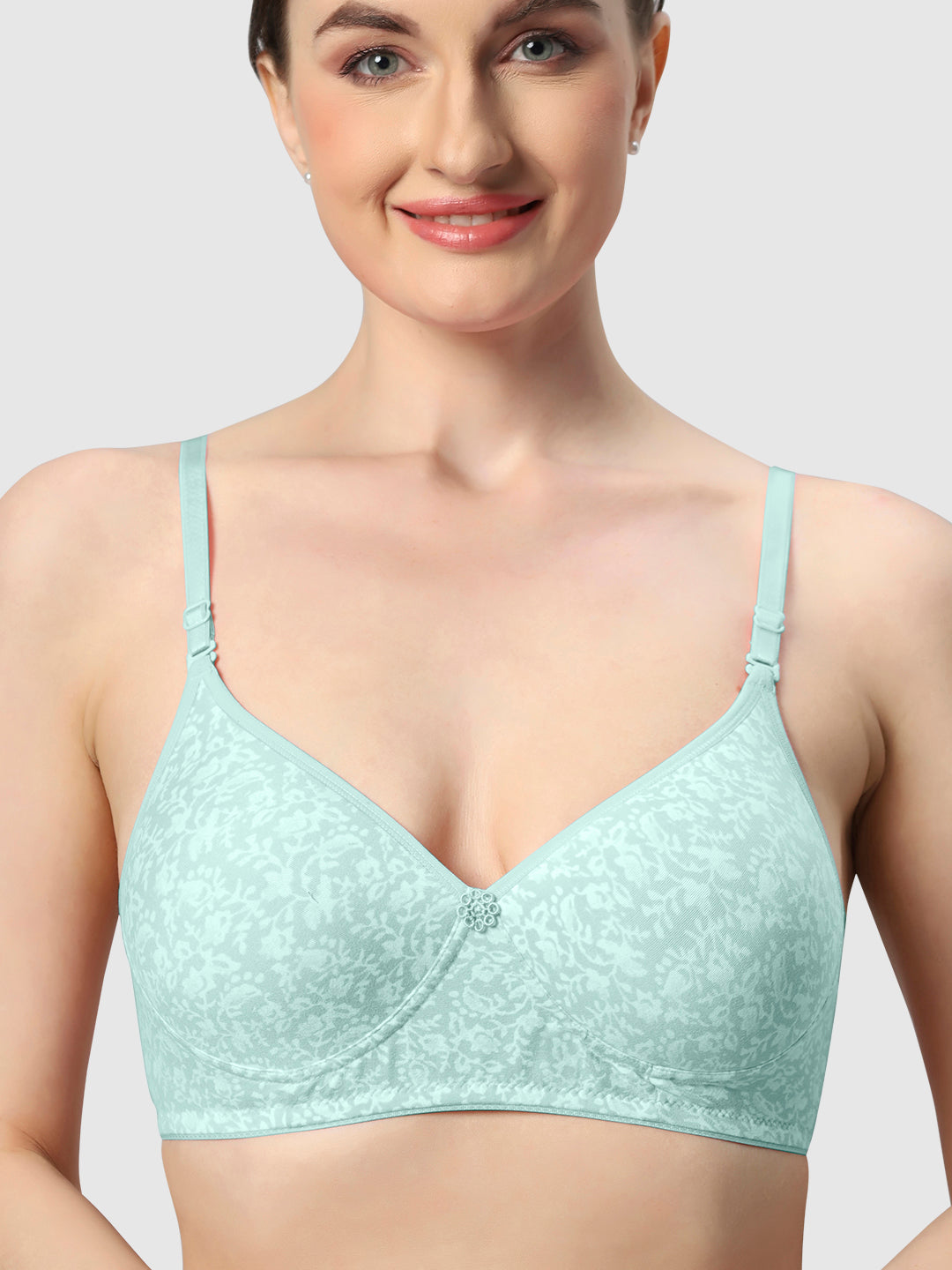 Lightly-Padded-Wireless-T-Shirt-Bra-Melody-Pista-Close